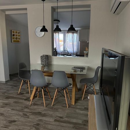 Private Modern Apartment Nea Roda Exteriér fotografie
