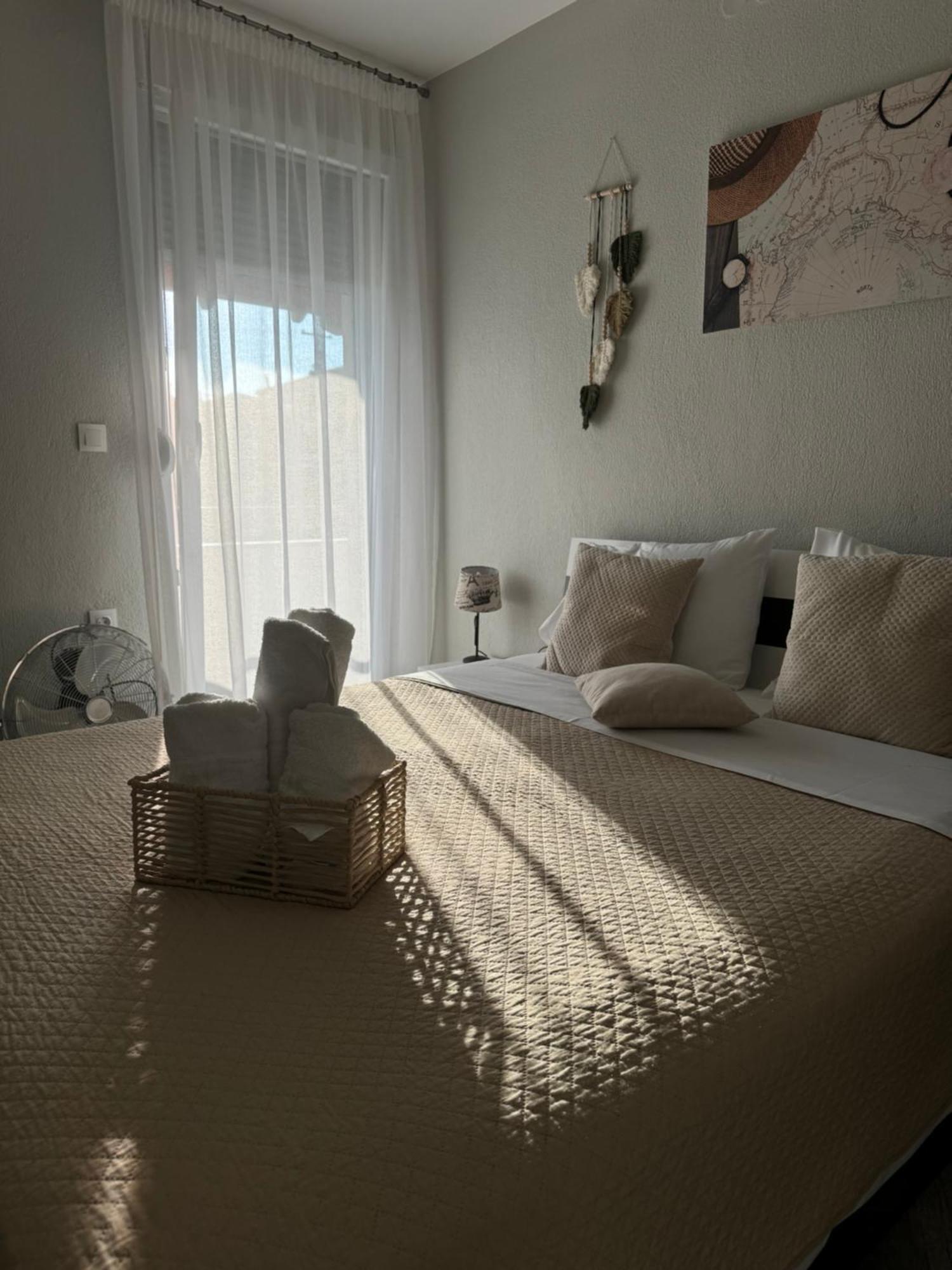 Private Modern Apartment Nea Roda Exteriér fotografie